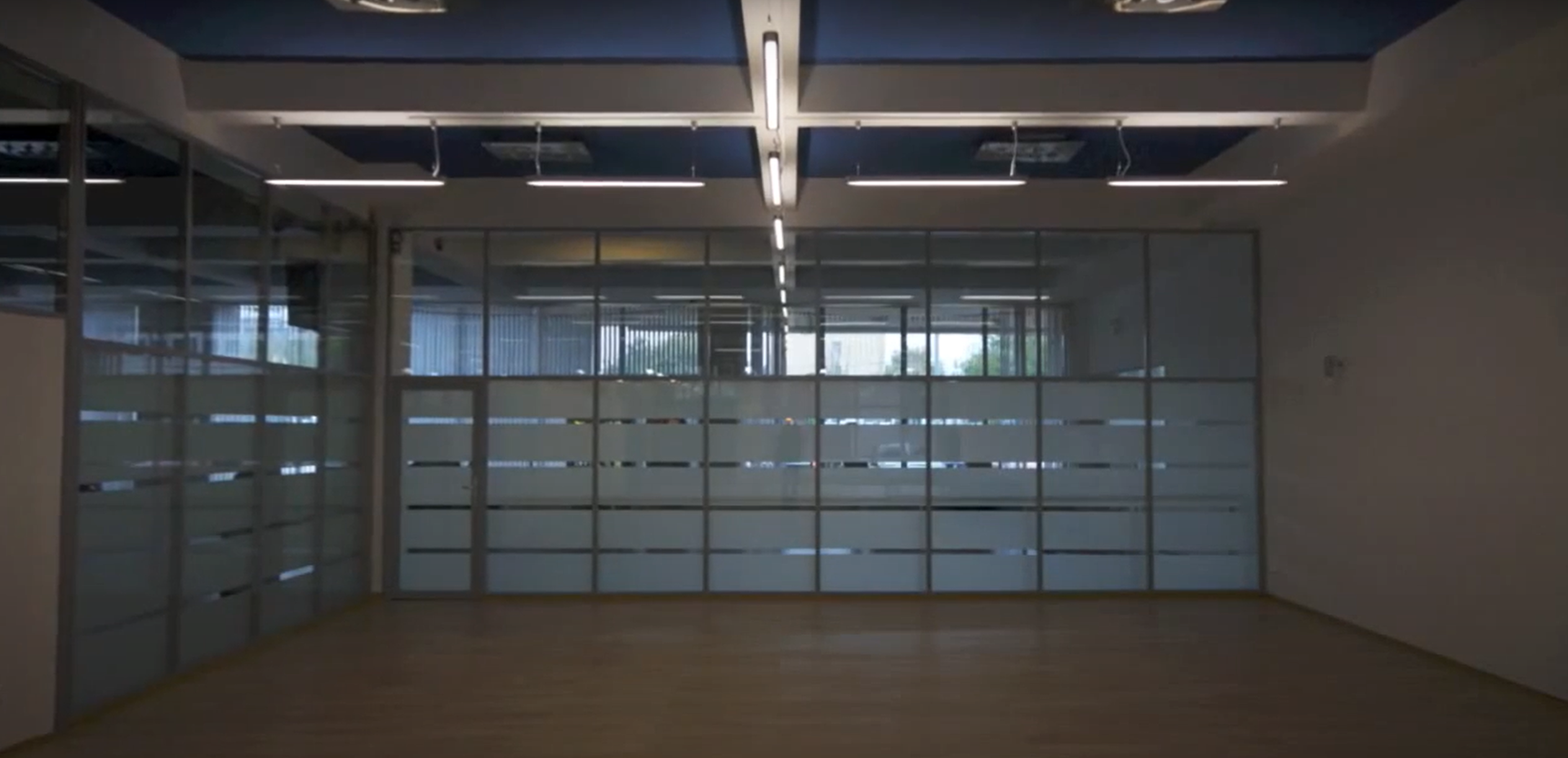 Монтаж алюминиевых офисных перегородок